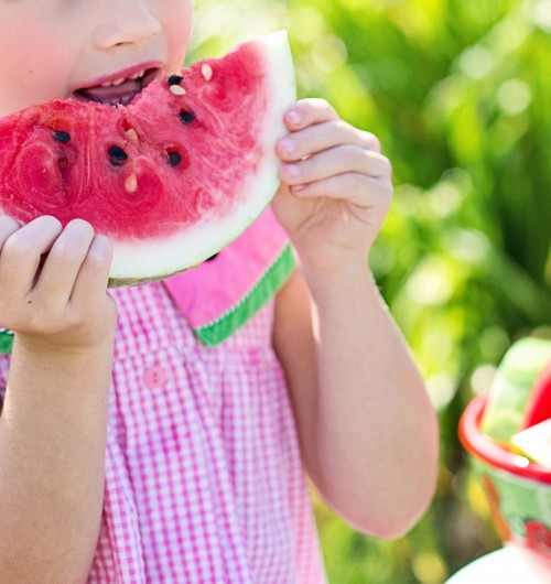 Rimuovere le macchie di frutta dai vestiti